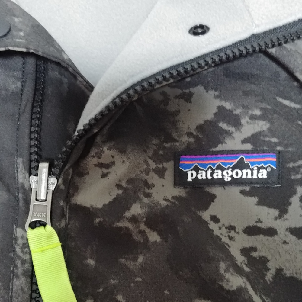 Patagonia half zip camo fleece